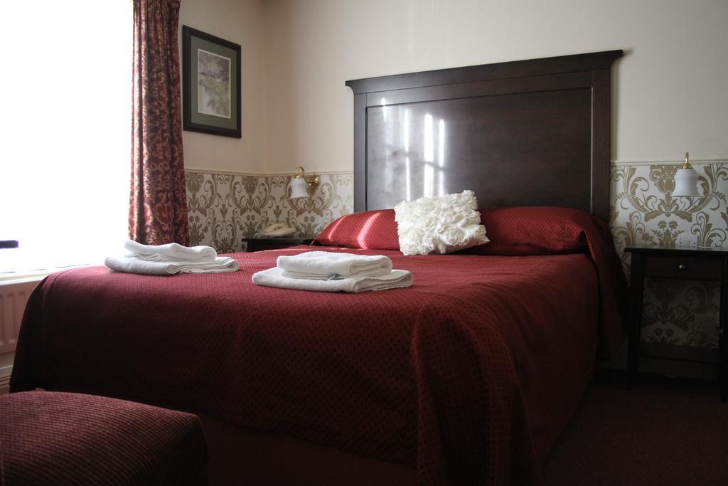 The Bell Hotel Clare Habitación foto