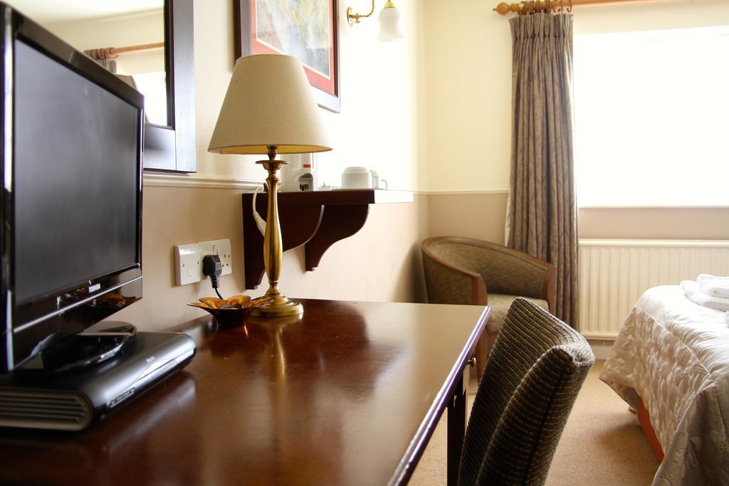 The Bell Hotel Clare Habitación foto