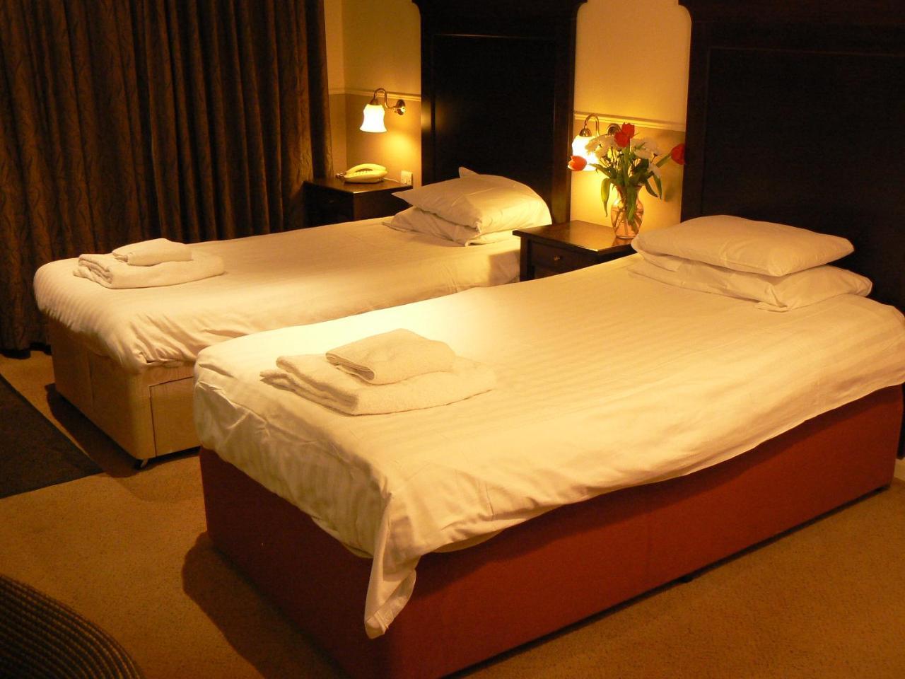 The Bell Hotel Clare Habitación foto