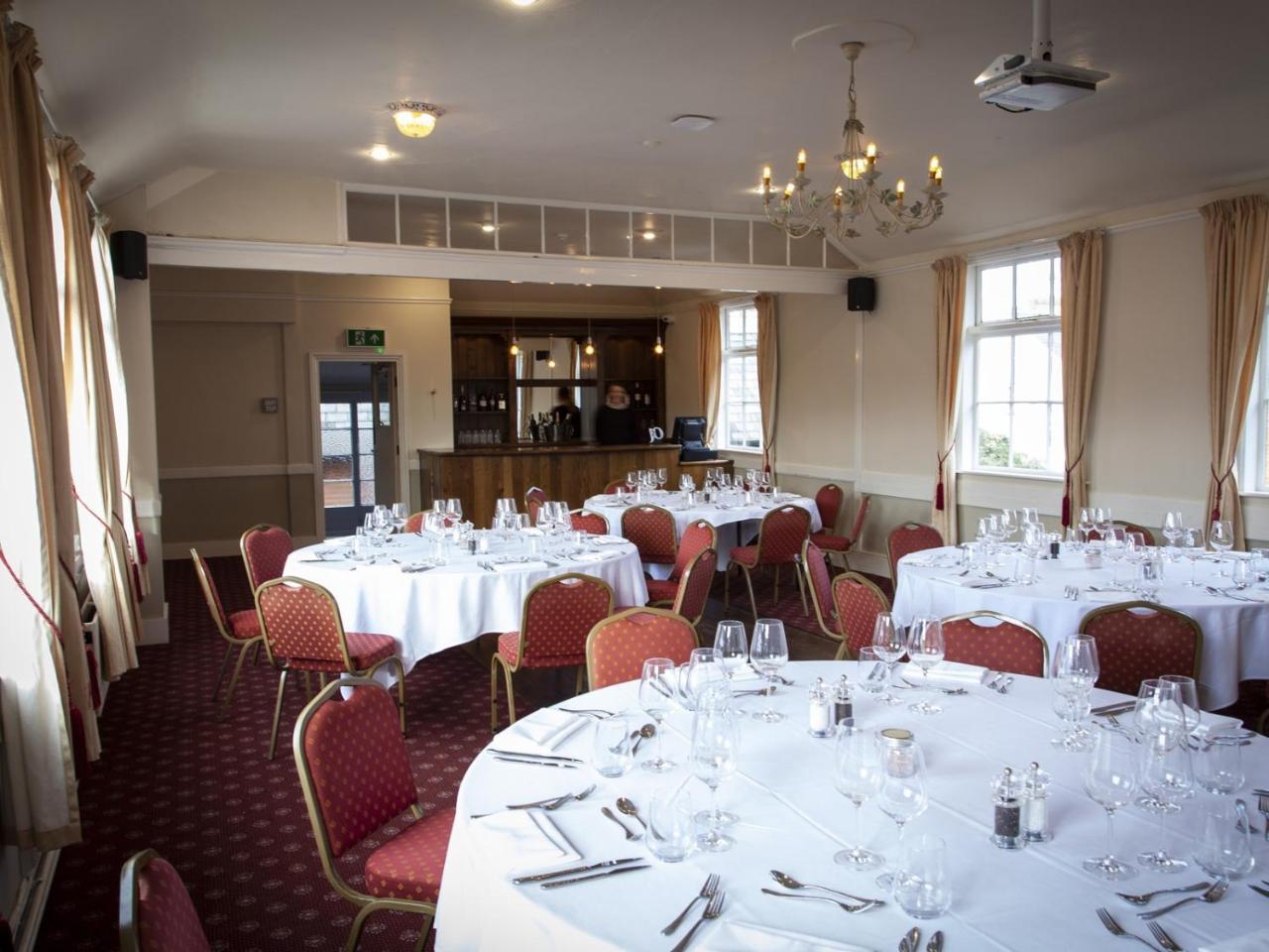 The Bell Hotel Clare Exterior foto
